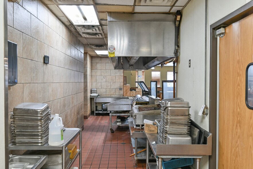 More Photos Of 2508 W 7th Ave, Corsicana Restaurant For Lease