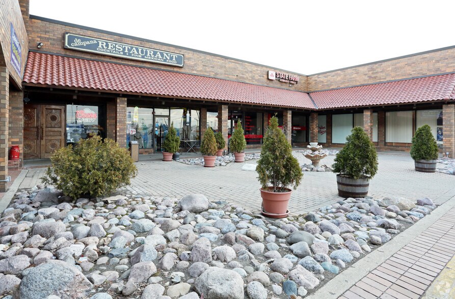 More Photos Of 229 W Grand Ave, Bensenville General Retail For Lease