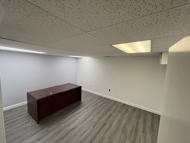 More Photos Of 775 S 23rd St S, Arlington Office For Sale