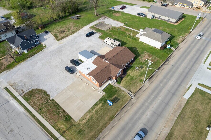 More Photos Of 407 W Saint Joseph St, Perryville Office For Sale