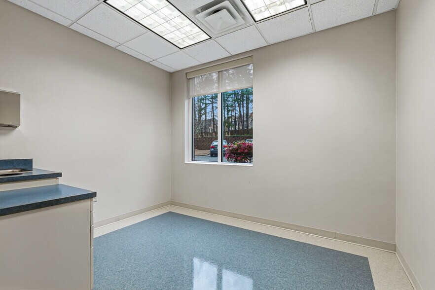 More Photos Of 3731 NW Cary Pky, Cary Medical For Sale