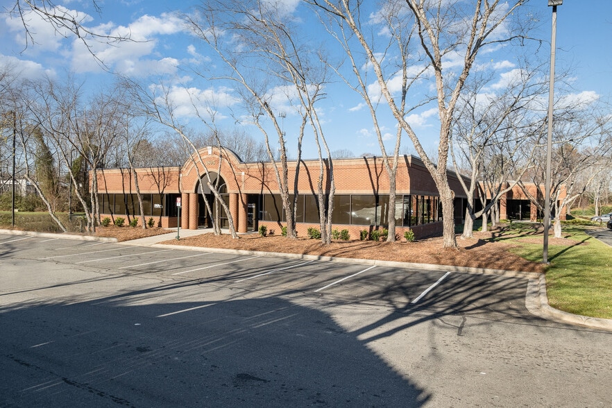 Primary Photo Of 1805 Sardis Rd N, Charlotte Unknown For Lease