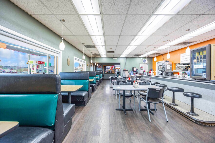 More Photos Of 992 SW Highway 97, Madras Service Station For Sale