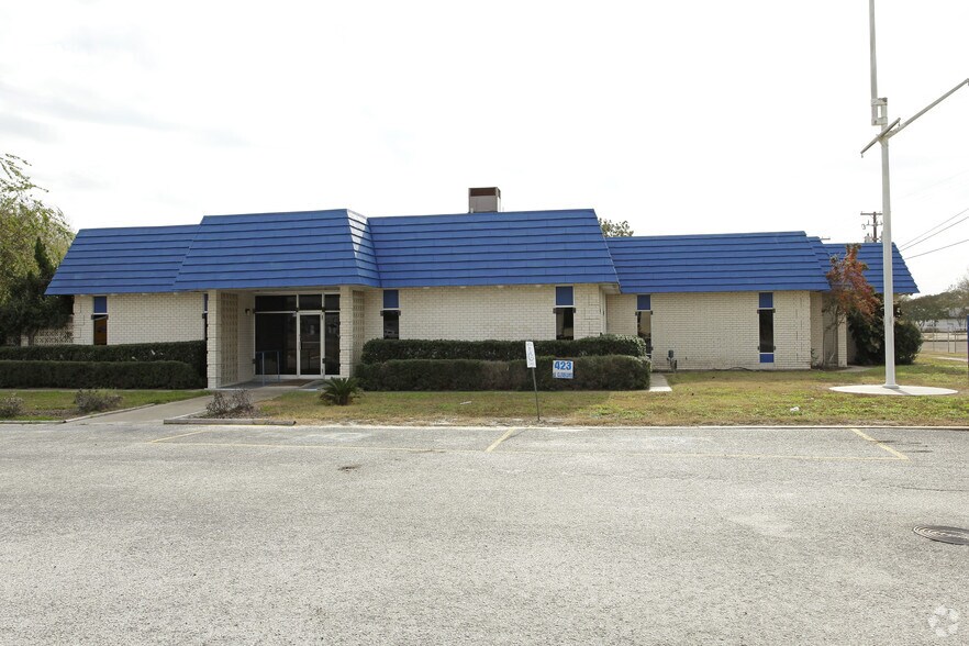 More Photos Of 423 W Cleveland Blvd, Aransas Pass Medical For Sale