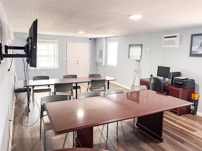 More Photos Of 1110 E Laura St, Plant City Funeral Home For Sale