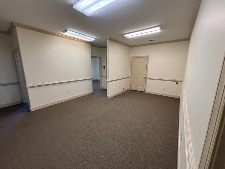 More Photos Of 1020 Jefferson Hwy, Staunton Office For Lease