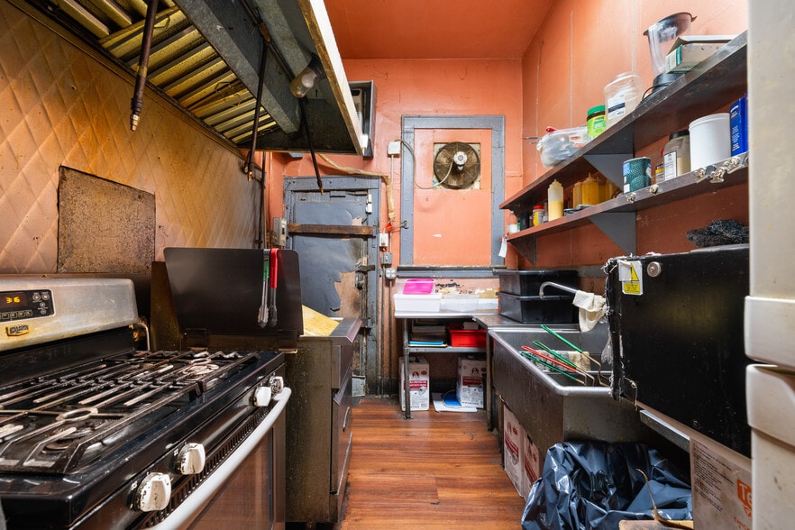 More Photos Of 1553-1555 Summit Ave, Hillside Storefront For Sale