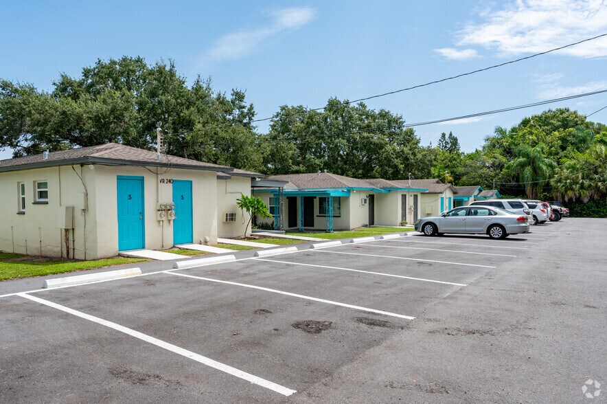More Photos Of 324 30th Ave N, Saint Petersburg Apartments For Sale