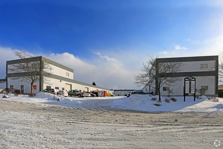 More Photos Of 55 Shoemaker St, Kitchener Warehouse For Lease