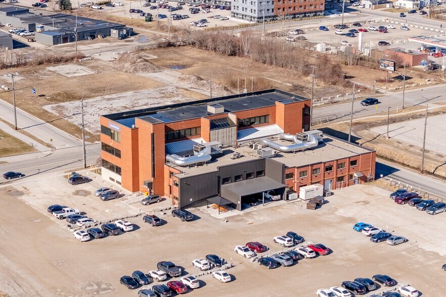 More Photos Of 174 West St, Orillia Office For Sale