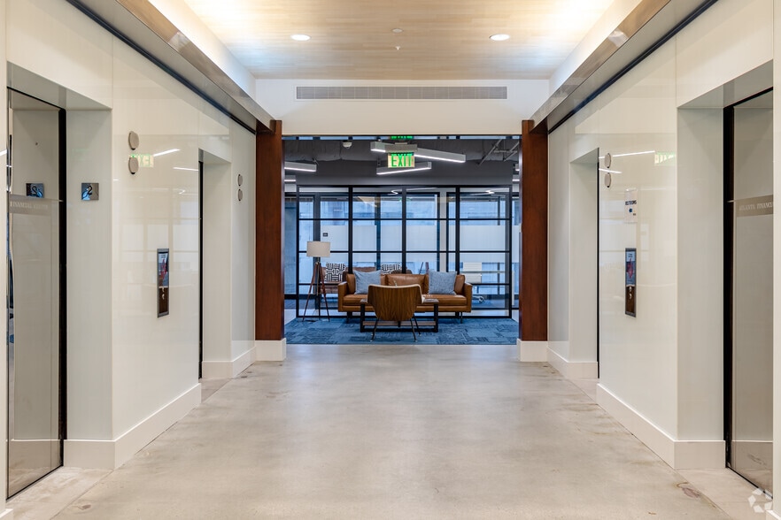 More Photos Of 3333 Peachtree Rd Ne, Atlanta Office For Sale