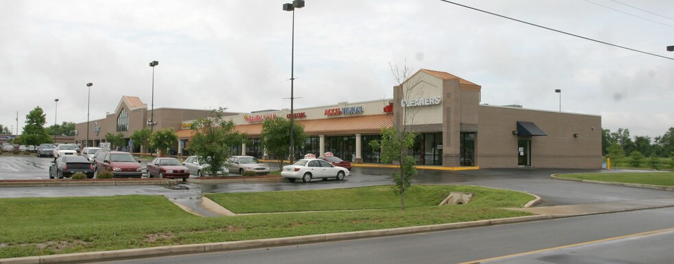 More Photos Of 2327-2369 Memorial Blvd, Murfreesboro Storefront For Sale