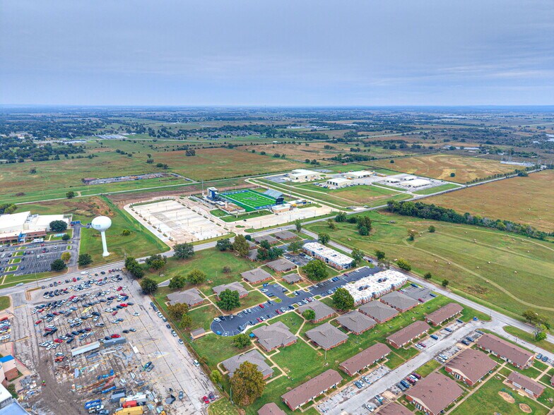 More Photos Of 1220 SE 9th St, Pryor Apartments For Sale