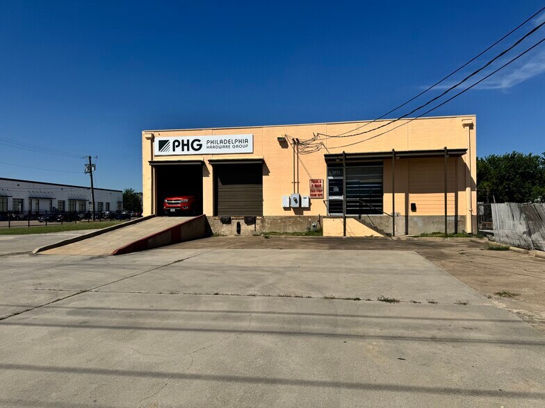 More Photos Of 2611 Irving Blvd, Dallas Distribution For Lease