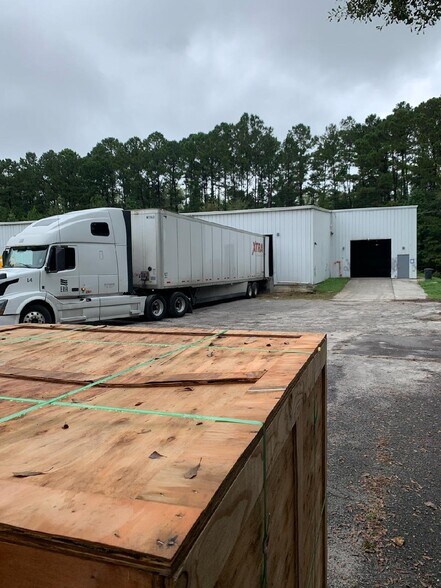 More Photos Of 175 Fordville Rd, Ridgeland Warehouse For Lease