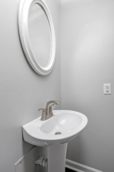 More Photos Of 117 Bradford Dr, Paris Apartments For Sale