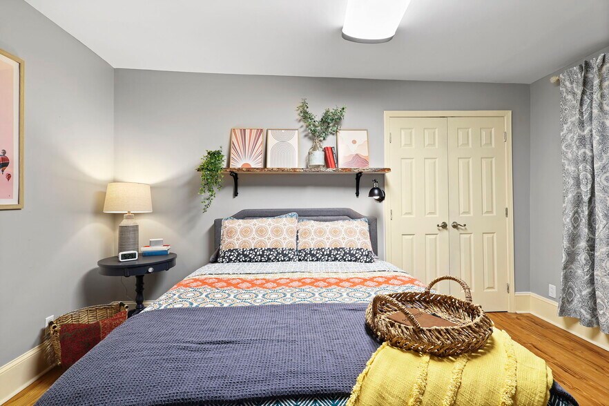 More Photos Of 100 S Railroad Ave, Damascus Apartments For Sale