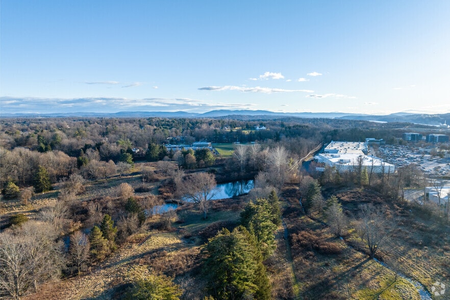 More Photos Of 2628 South Rd, Poughkeepsie Sports And Entertainment For Sale