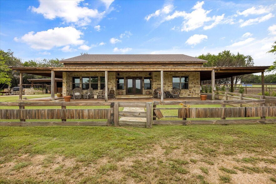More Photos Of 1904 Floyd Rd, Weatherford Specialty For Sale