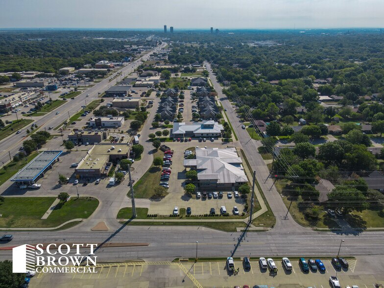 More Photos Of 2220 Emery St, Denton Medical For Lease