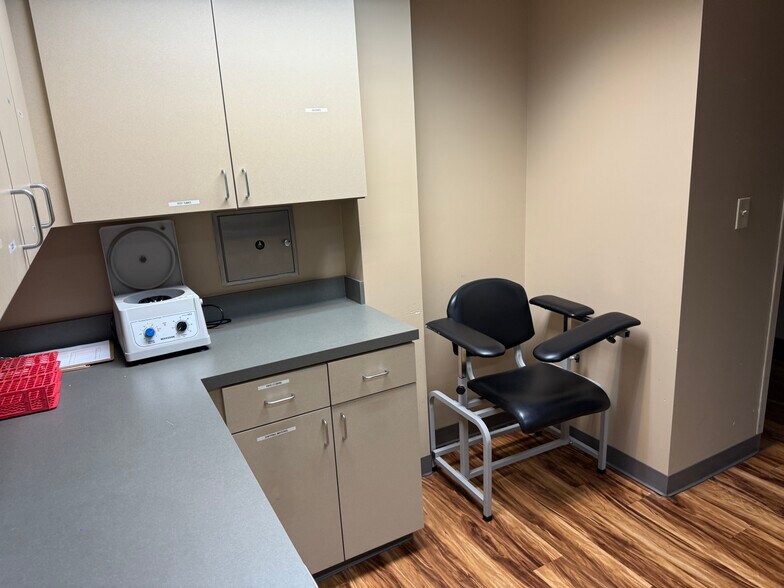 More Photos Of 6400 E Broad St, Columbus Medical For Sale