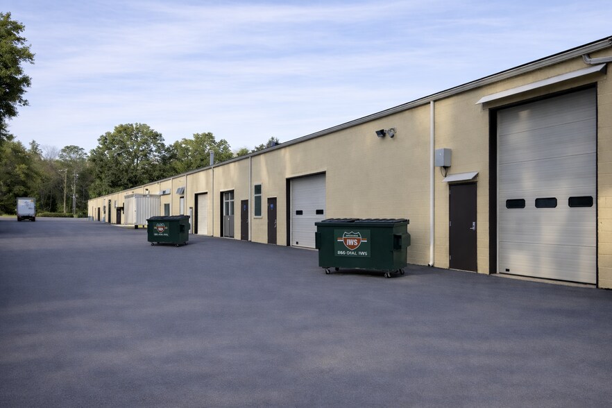 More Photos Of 1-37 Rockland Park Ave, Tappan Service For Lease