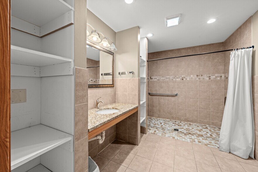 More Photos Of 327 S Miller Rd, Fairlawn Assisted Living For Sale