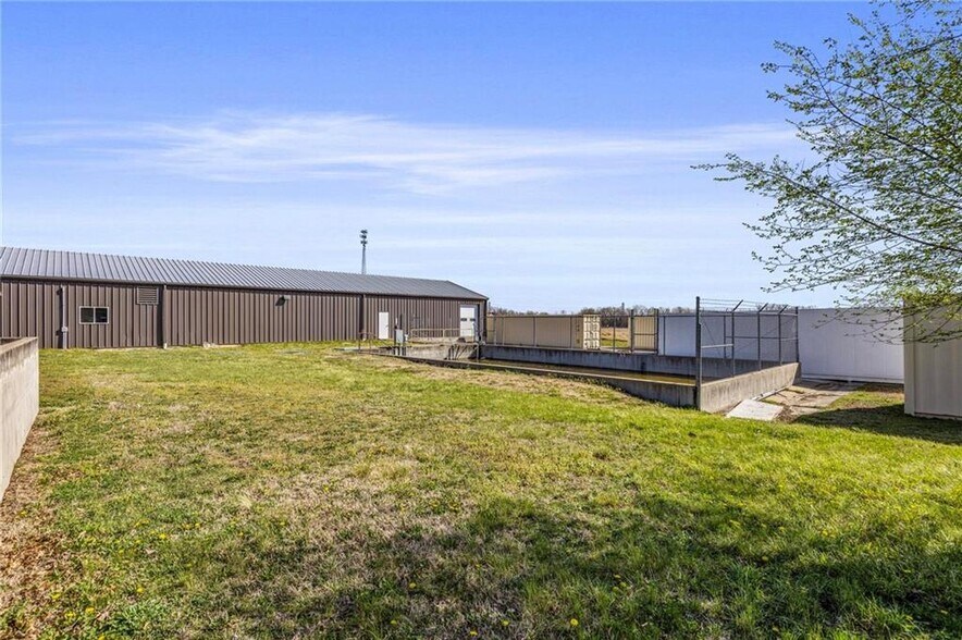 More Photos Of 305 S Joplin St, Pittsburg Warehouse For Sale