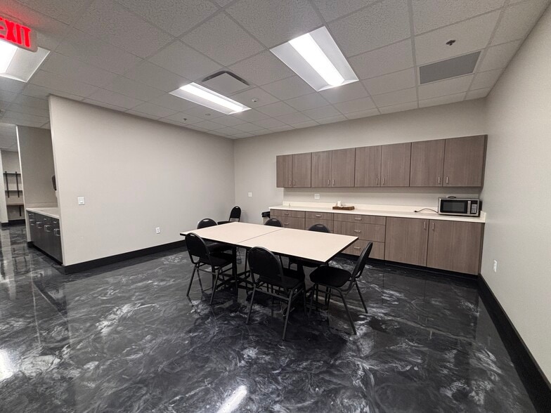 More Photos Of 18760 Johnson Dr, Shawnee Warehouse For Lease