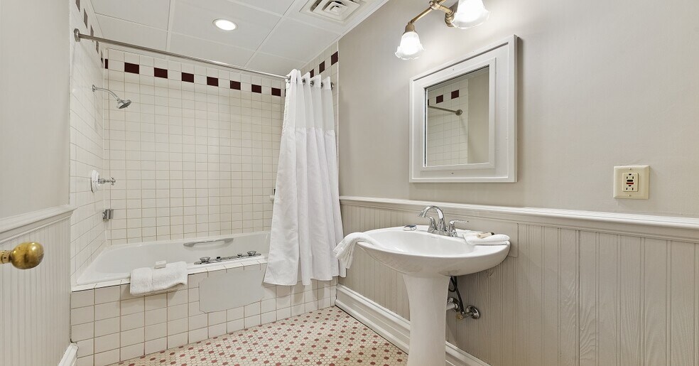 More Photos Of 45 N Main St, Mayville Hotel For Sale