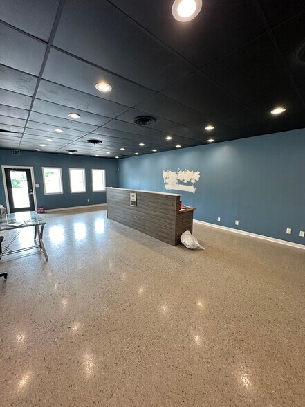 More Photos Of 8031-8045 Euclid Ave, Munster Storefront Retail Office For Lease