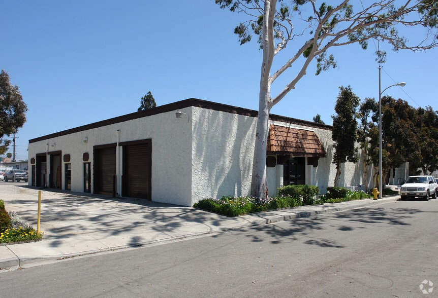 More Photos Of 1301 Tower Sq, Ventura Warehouse For Lease