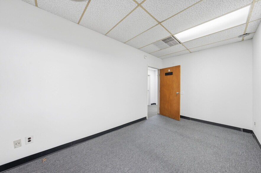 More Photos Of 299 Forest Ave, Paramus Office For Sale