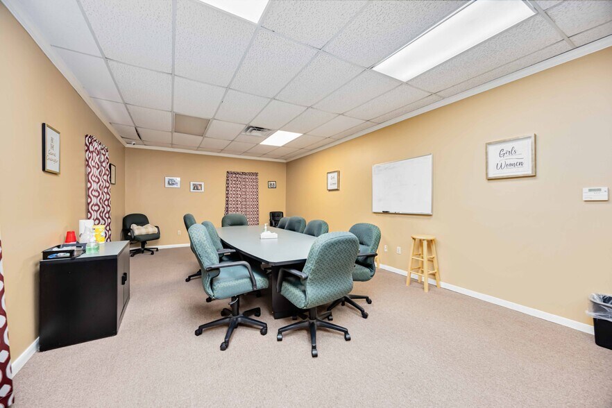 More Photos Of 14741 Pebble Bend Dr, Houston Loft Creative Space For Lease