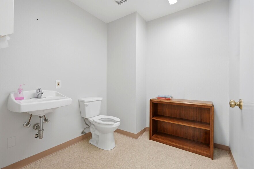 More Photos Of 1260 Buttonwillow Ave, Reedley Warehouse For Sale