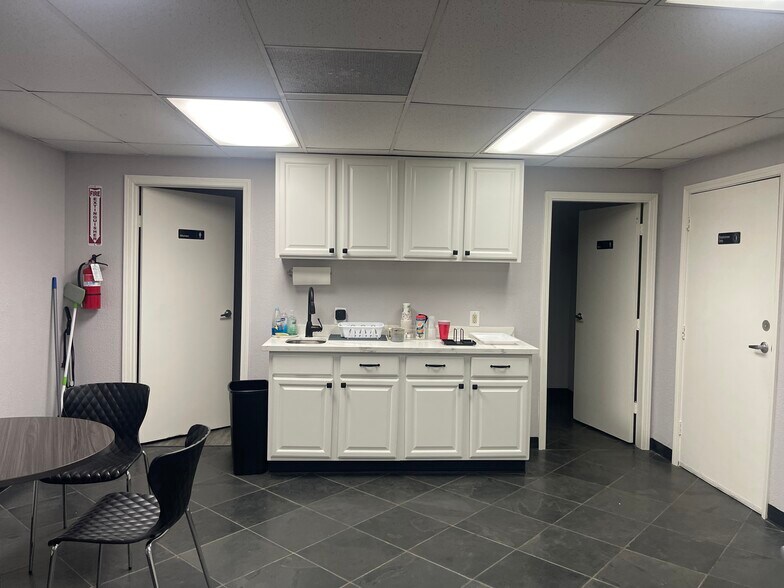 More Photos Of 332 Hwy 146 N, La Porte Warehouse For Lease