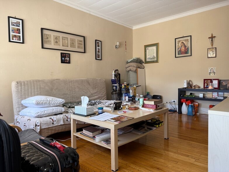 More Photos Of 1625 W Greenleaf Ave, Chicago Apartments For Sale