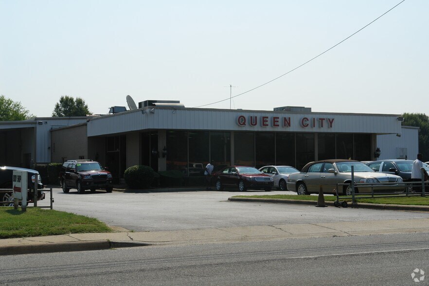 More Photos Of 7301 South Blvd, Charlotte Auto Dealership For Lease