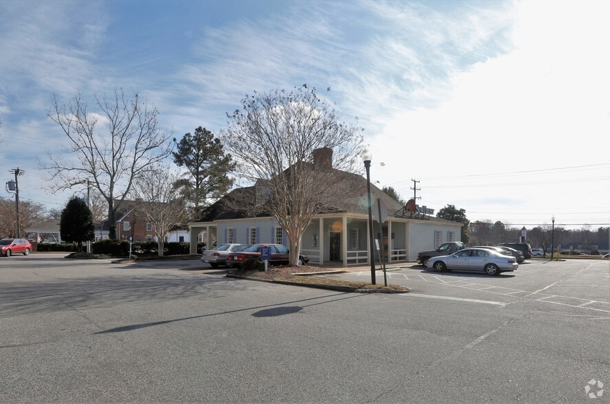 More Photos Of 1220 Sycamore Sq, Midlothian Unknown For Lease