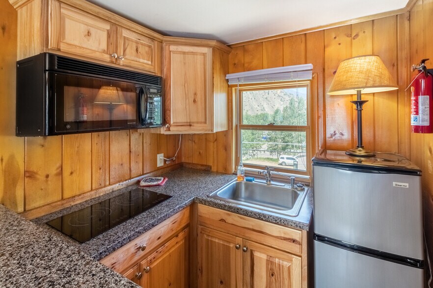 More Photos Of 221 Byers Ave, Hot Sulphur Springs Hotel For Sale