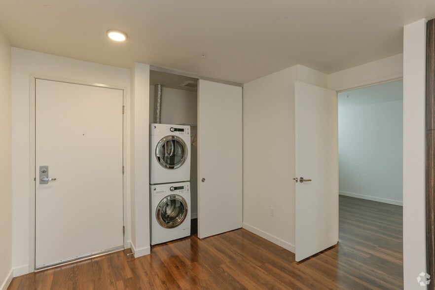 More Photos Of 900 NE 65th St, Seattle Apartments For Lease