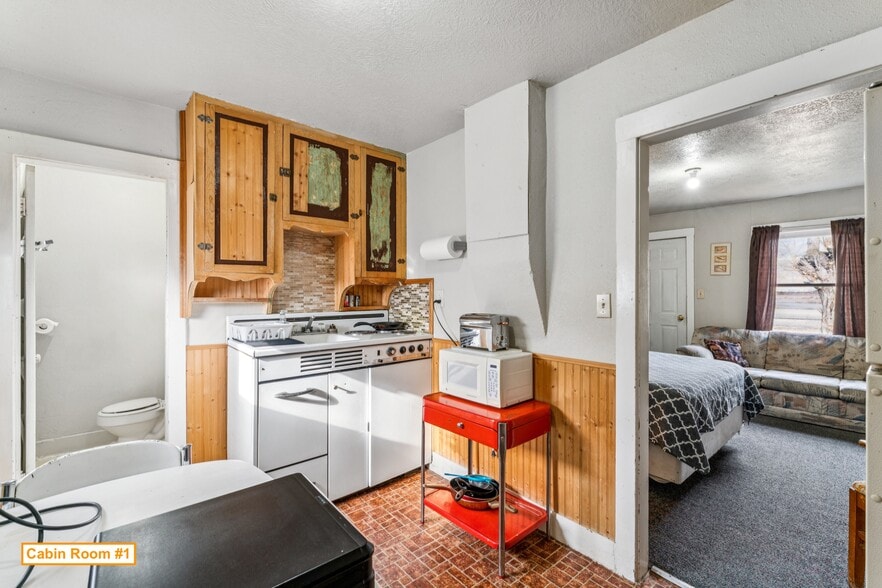 More Photos Of 110 Washington St, Huntington Hospitality For Sale