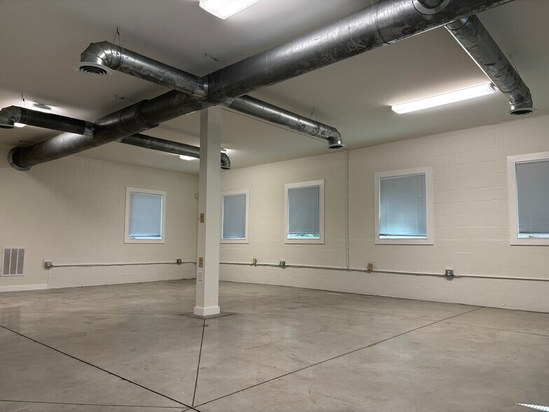 More Photos Of 2035 Manchester St NE, Atlanta Loft Creative Space For Lease