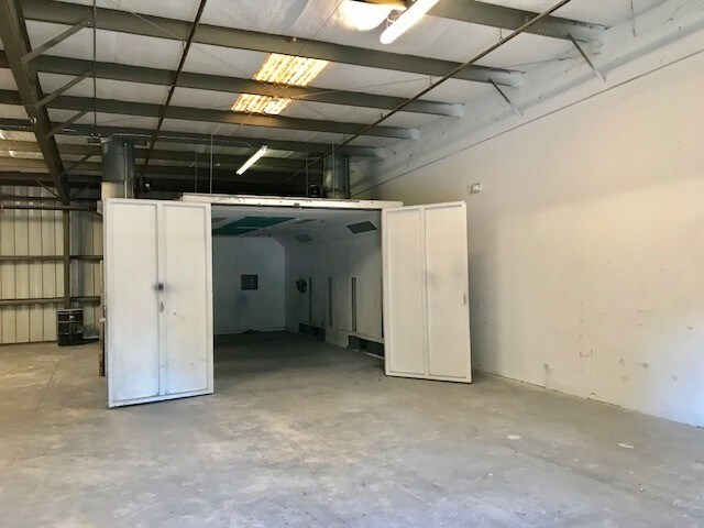 More Photos Of 825 15th St, Lake Park Warehouse For Lease