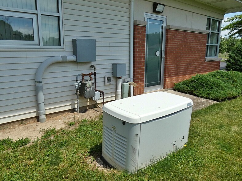 More Photos Of 6934 Elaine Dr, Niagara Falls Office For Sale