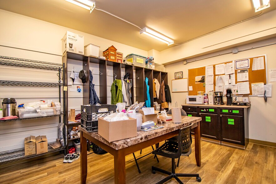 More Photos Of 904 Water St, Peterborough Freestanding For Lease