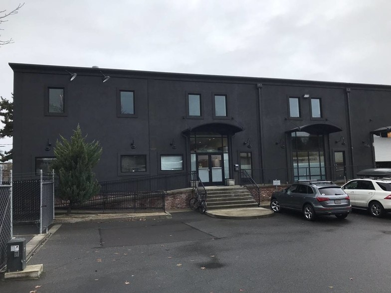Primary Photo Of 2330 NW 31st Ave, Portland Flex For Sale