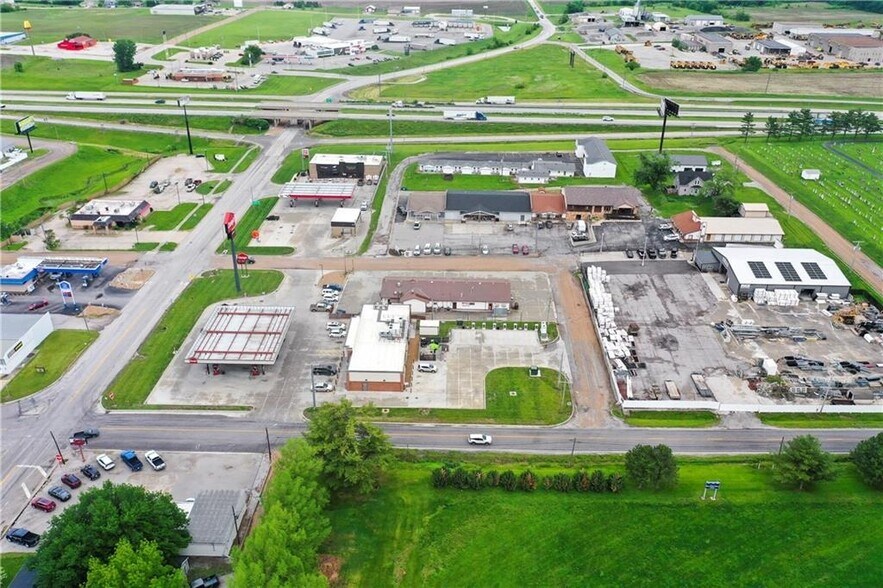 More Photos Of 103 Ne 2nd St, Concordia Restaurant For Sale