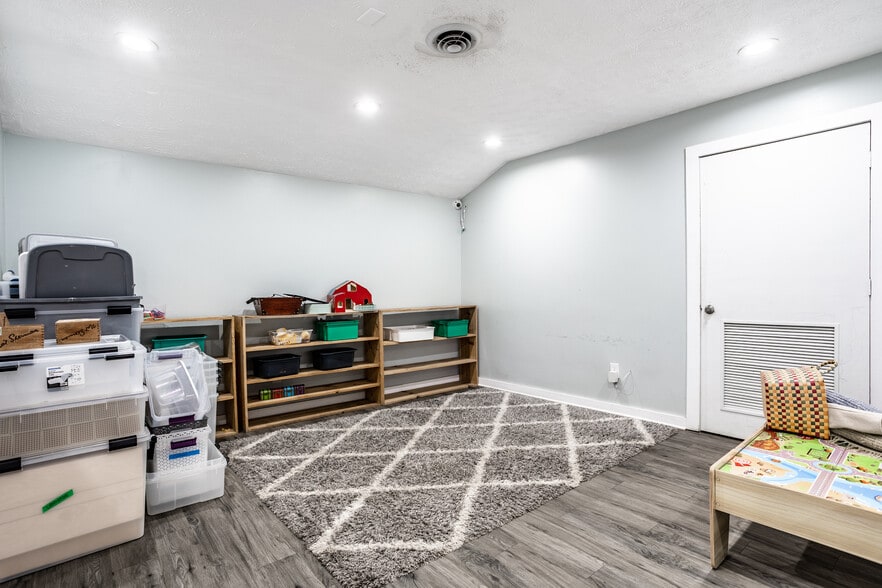 More Photos Of 7507 Michigan Rd, Indianapolis Daycare Center For Sale