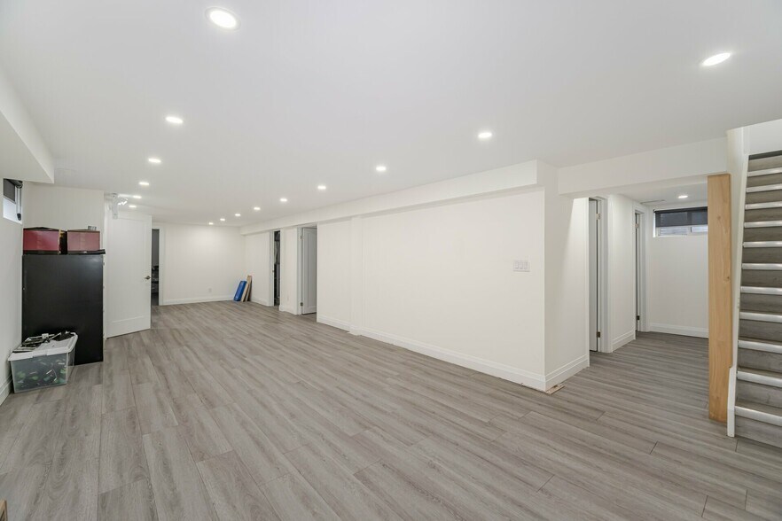 More Photos Of 140-160 Derry Rd E, Mississauga Office For Sale